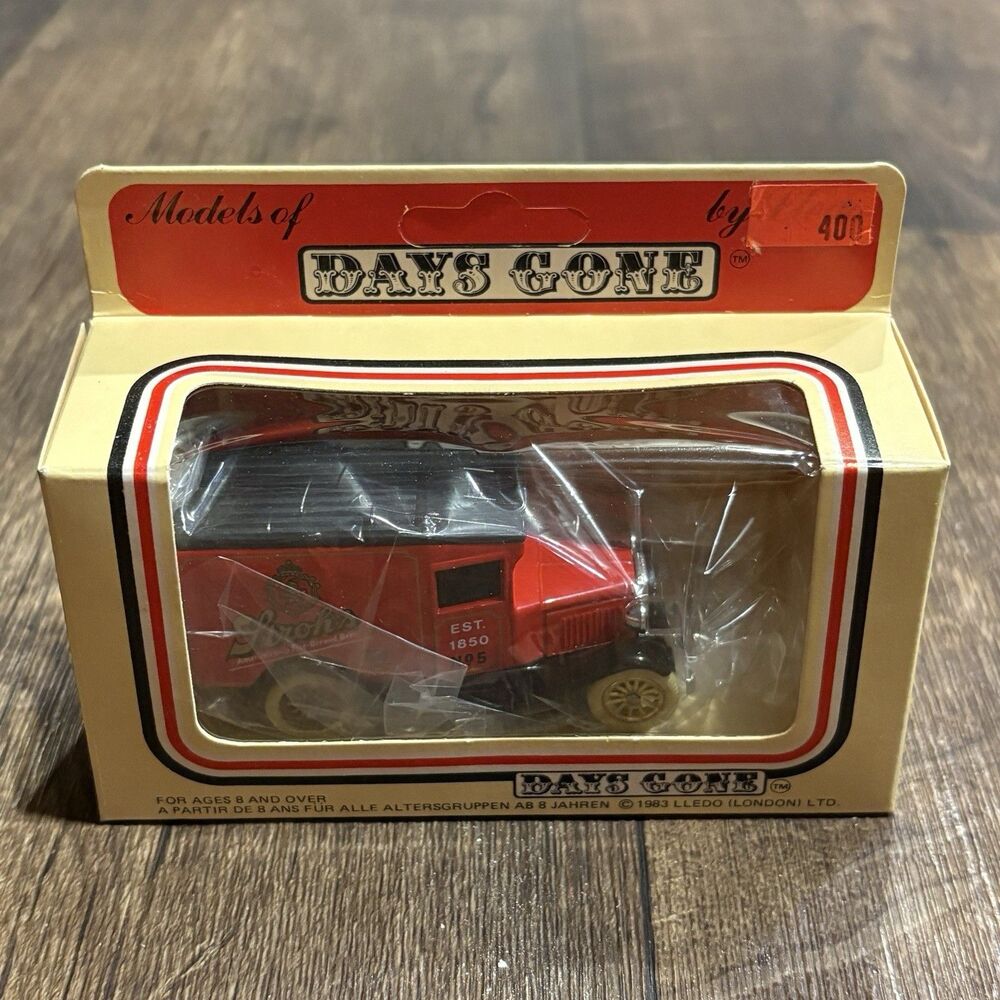 Vintage 1983 Lledo Days Gone Stroh’s Beer Ford Model A Diecast Red Truck